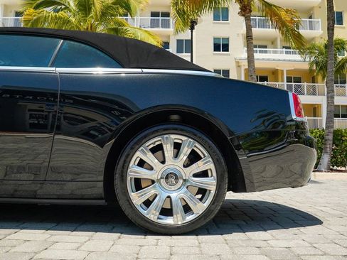 Used 2016 Rolls-Royce Dawn image 13