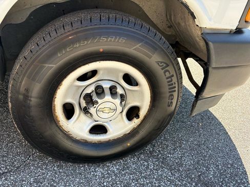 Used 2020 Chevrolet Express 2500 w/ Driver Convenience Package image 28