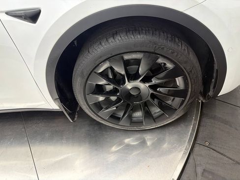 Used 2022 Tesla Model Y Long Range AWD/4WD image 9