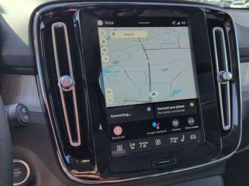 New 2026 Volvo XC40 B5 Plus w/ Protection Package Premier image 20