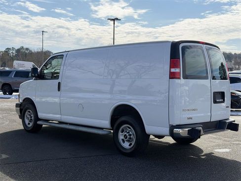 Used 2024 GMC Savana 2500 w/ Driver Convenience Package image 19