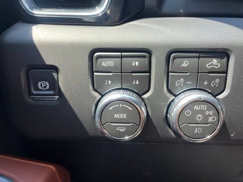 Used 2026 GMC Sierra 2500 Denali Ultimate AWD/4WD image 17