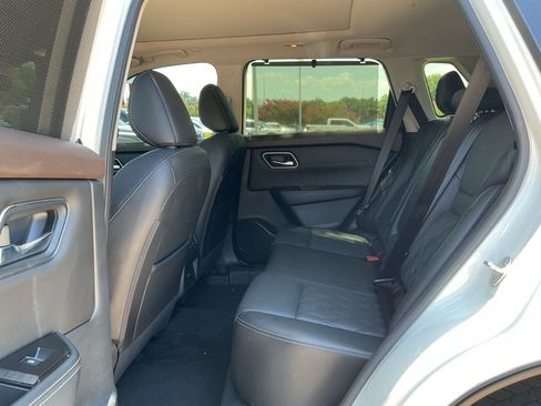 Used 2023 Nissan Rogue Platinum FWD image 10