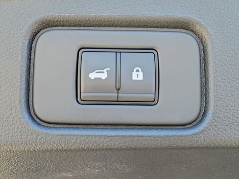 Certified 2025 Nissan Pathfinder Platinum w/ Cargo Package FWD image 9