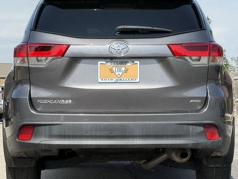 Used 2018 Toyota Highlander LE image 4