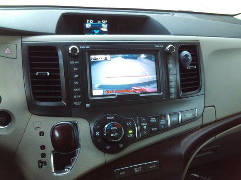 Used 2011 Toyota Sienna XLE image 26