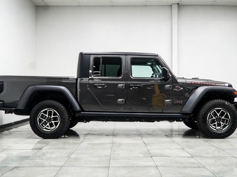 Used 2024 Jeep Gladiator Rubicon w/ Technology Group AWD/4WD image 7