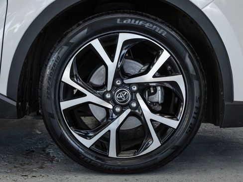 Used 2018 Toyota C-HR XLE image 10