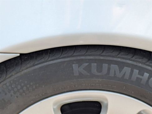 Used 2005 Mercedes-Benz C 240 4MATIC Sedan image 10