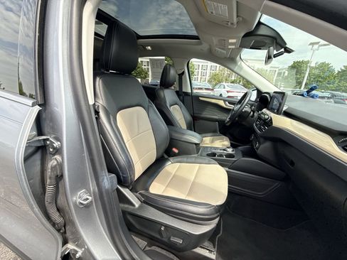 Used 2022 Ford Escape Titanium w/ Titanium Elite Package AWD/4WD image 23