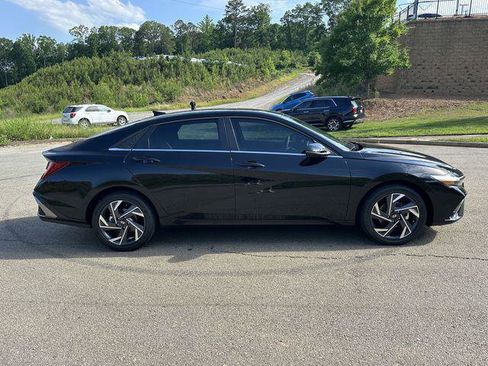 New 2025 Hyundai Elantra Limited image 6