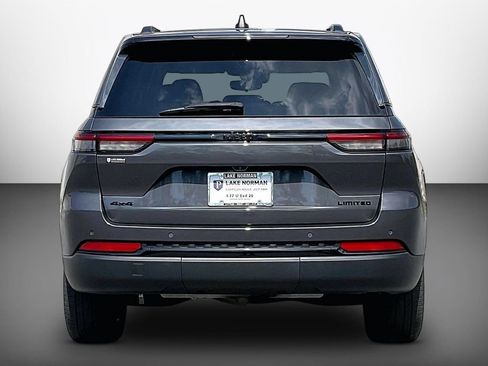 Used 2023 Jeep Grand Cherokee Limited w/ Black Appearance Package AWD/4WD image 7