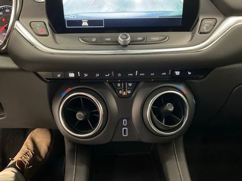 Used 2025 Chevrolet Blazer LT FWD image 20