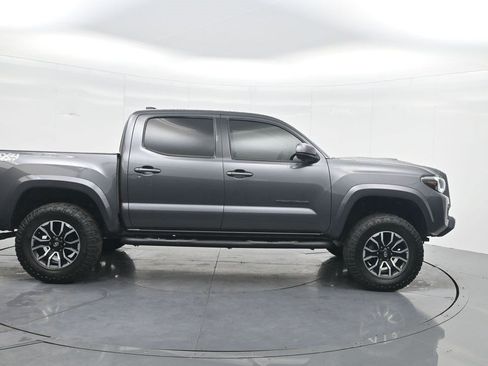 Used 2022 Toyota Tacoma TRD Sport w/ Technology Package AWD/4WD image 4