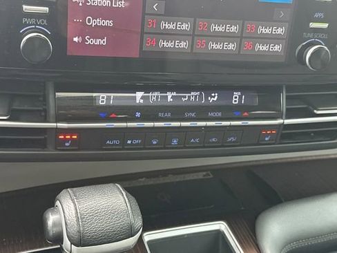 Used 2022 Toyota Sienna XLE w/ XLE Plus Package image 25