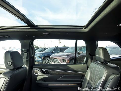 New 2026 Buick Enclave Avenir w/ Super Cruise Package image 12