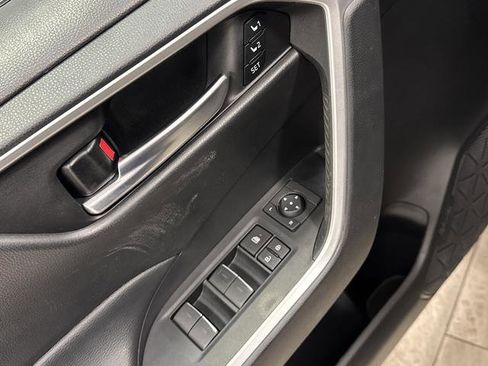 Used 2023 Toyota RAV4 XLE Premium image 28