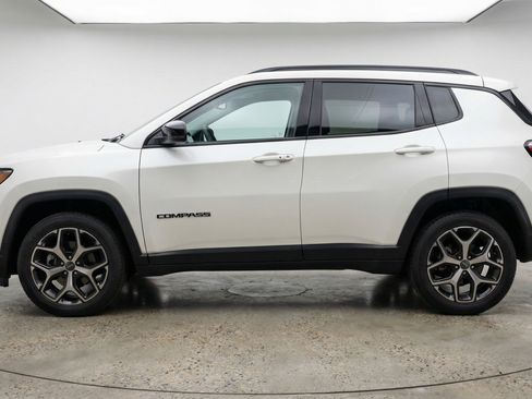 Used 2025 Jeep Compass Limited image 5