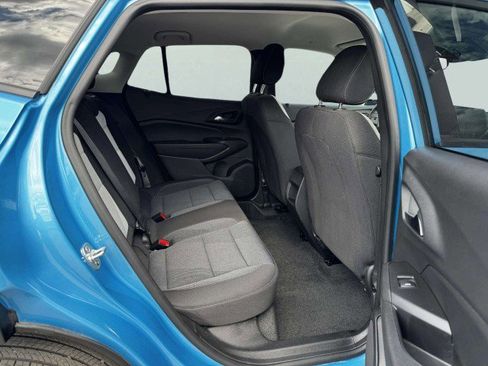 Used 2025 Chevrolet Trax LS w/ LS Convenience Package image 41