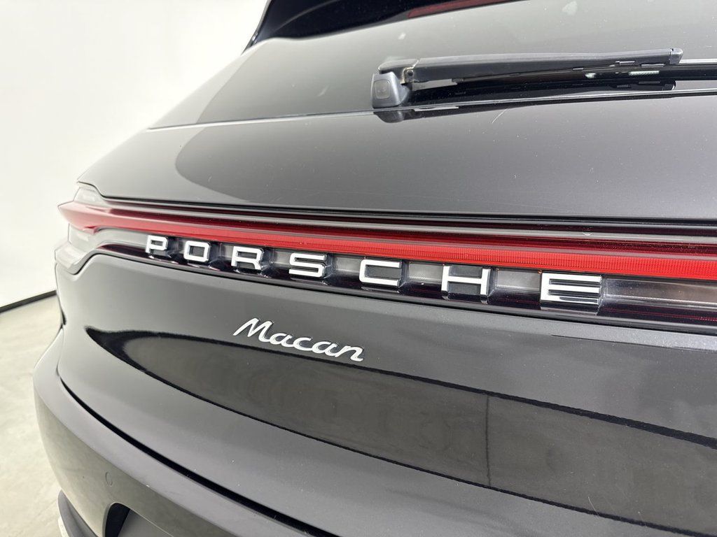 Certified 2021 Porsche Macan AWD/4WD image 19