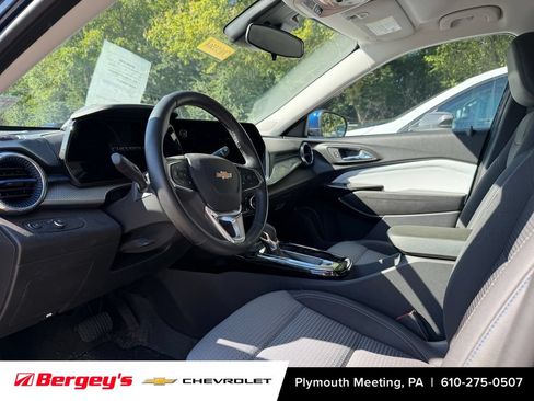 Used 2024 Chevrolet Trax LT w/ Driver Confidence Package FWD image 9