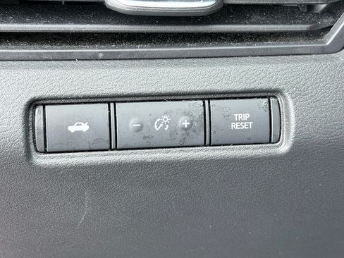 Used 2025 Nissan Altima 2.5 SV FWD image 11