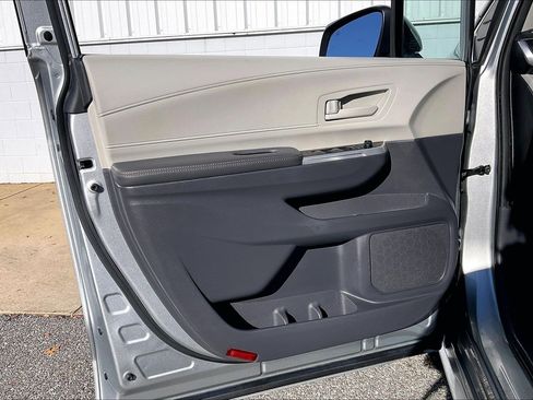 Used 2023 Toyota Sienna LE image 27