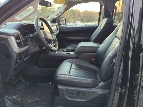 Used 2024 Ford Expedition Max XLT image 11
