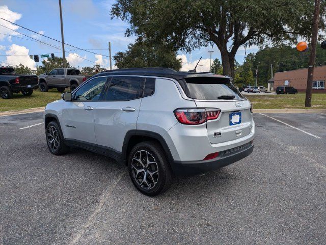 Used 2025 Jeep Compass Limited AWD/4WD image 7