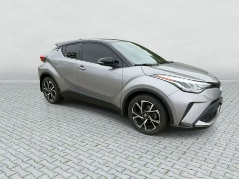 Used 2020 Toyota C-HR XLE FWD image 2