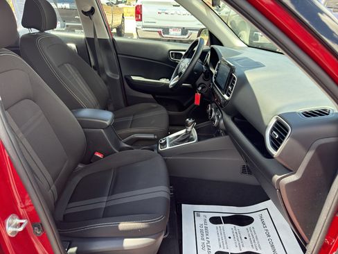 Used 2022 Hyundai Venue SEL FWD image 13