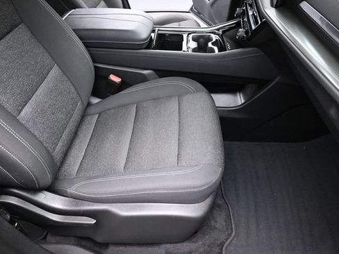 Used 2024 Chevrolet Traverse LT FWD image 29