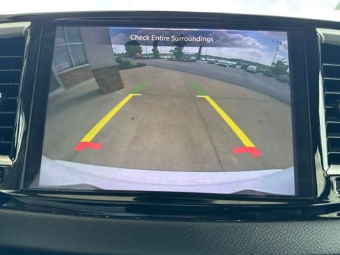 Used 2022 Chrysler Pacifica Touring-L FWD image 12
