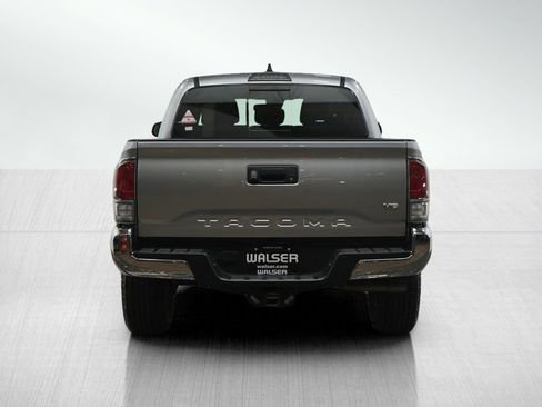 Used 2022 Toyota Tacoma TRD Off-Road image 4