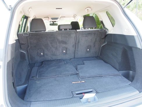 Used 2023 Nissan Rogue SV image 14