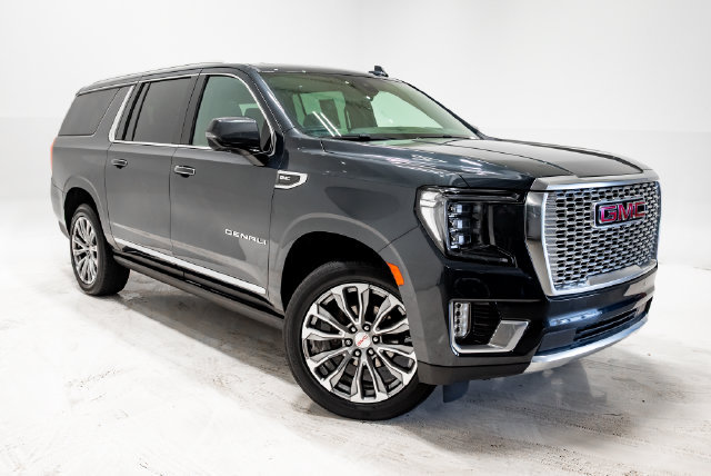 Used 2022 GMC Yukon XL Denali w/ Denali Premium Package AWD/4WD image 5
