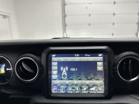 Used 2021 Jeep Wrangler Unlimited Sahara w/ Cold Weather Group AWD/4WD image 29