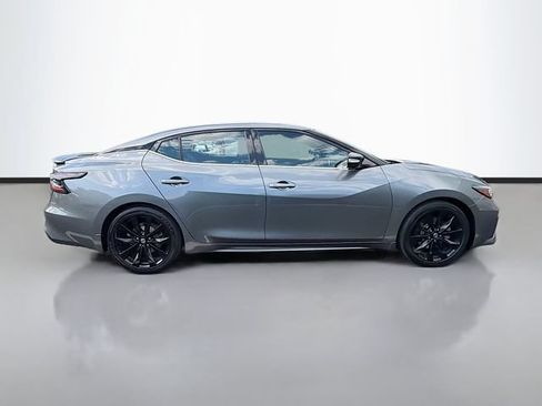 Used 2022 Nissan Maxima SR w/ Sport Mat Group FWD image 8