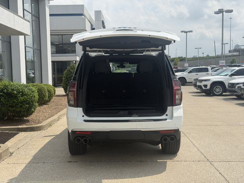 Used 2021 Chevrolet Tahoe High Country w/ Premium Package AWD/4WD image 9