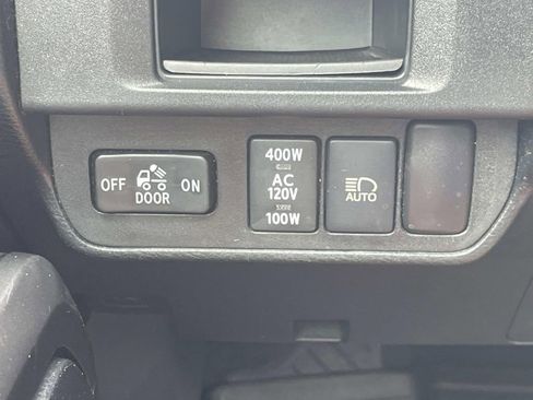 Used 2019 Toyota Tacoma TRD Off-Road w/ Technology Package AWD/4WD image 29