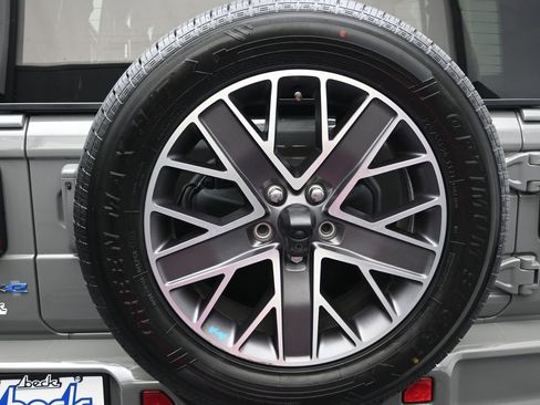 Used 2023 Jeep Wrangler Unlimited Sahara image 31