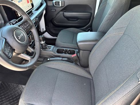 Used 2025 Jeep Wrangler Unlimited Sport AWD/4WD image 17