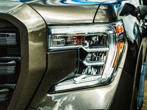 Used 2020 GMC Sierra 1500 Elevation w/ Elevation Value Package AWD/4WD image 7