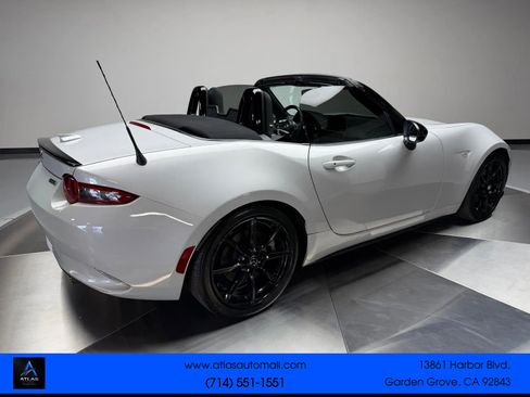 Used 2019 MAZDA MX-5 Miata Club RWD image 2