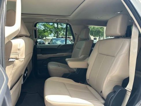 Used 2023 Ford Expedition XLT RWD image 12