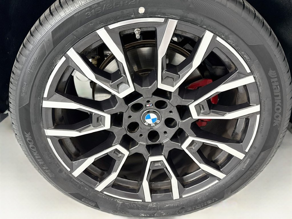 Certified 2025 BMW X5 xDrive40i w/ M Sport Package AWD/4WD image 32