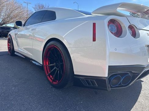 Used 2020 Nissan GT-R Premium image 5