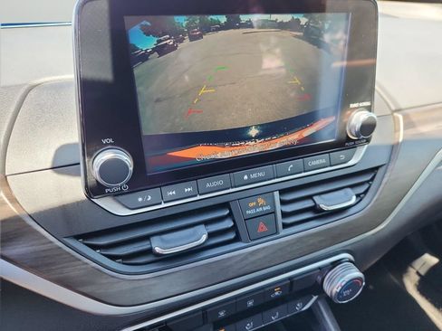 Used 2024 Nissan Altima 2.5 SV FWD image 23