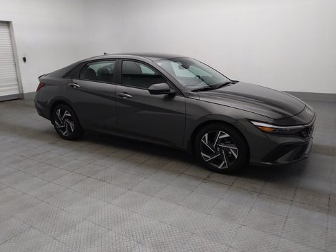 Used 2025 Hyundai Elantra Sport FWD image 11