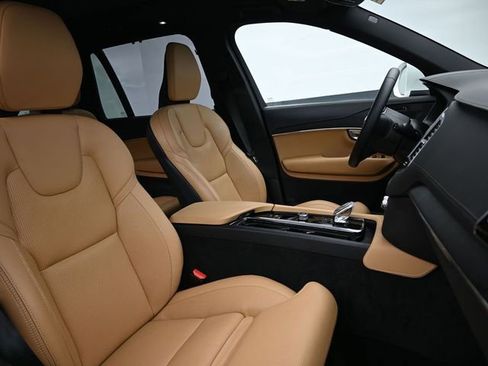 Used 2023 Volvo XC90 B6 Ultimate image 36